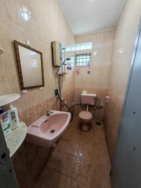 Rumah Teres 2-Tingkat untuk Dijual di Taman Paya Emas (Paya Rumput) - Gigi Wong - Bathroom - PropertyGuru.com.my