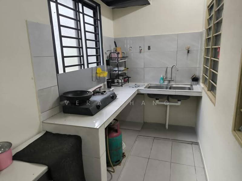 Rumah Teres 2-Tingkat untuk Disewa di Kangkar Pulai (Skudai) - Vera Chang - Kitchen - PropertyGuru.com.my