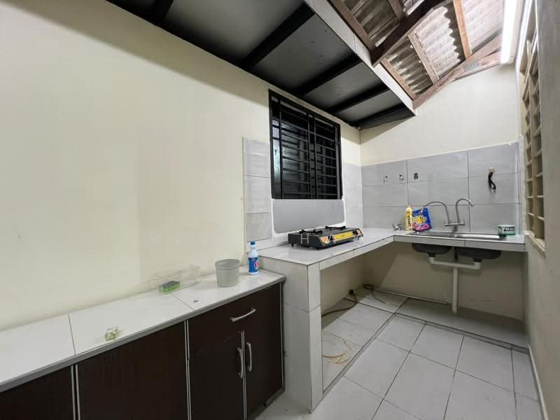 2-storey Terraced House for Rent in Kangkar Pulai (Skudai) - Vera Chang - Kitchen - PropertyGuru.com.my