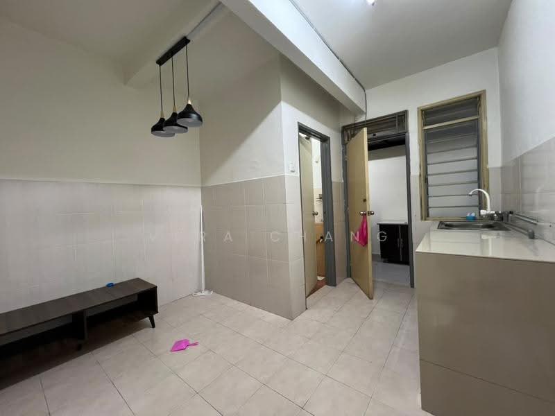 2-storey Terraced House for Rent in Kangkar Pulai (Skudai) - Vera Chang - Kitchen - PropertyGuru.com.my