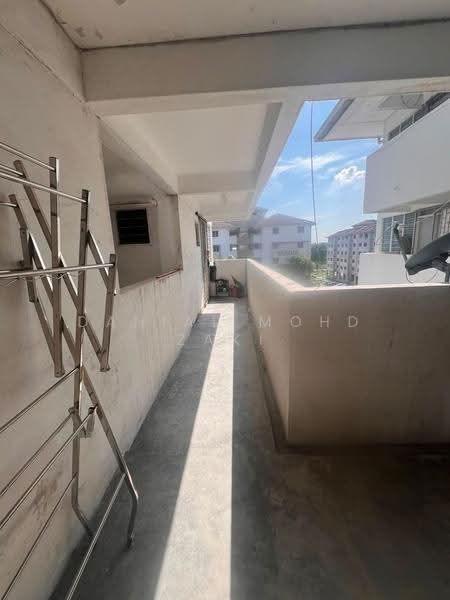 Rumah Flat untuk Dijual di Pangsapuri Seroja - Danial Mohd Zaki - Balcony - PropertyGuru.com.my