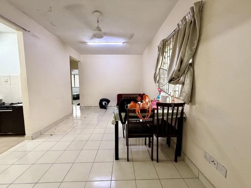 Rumah Flat untuk Dijual di Pangsapuri Seroja - Danial Mohd Zaki - Living Room - PropertyGuru.com.my