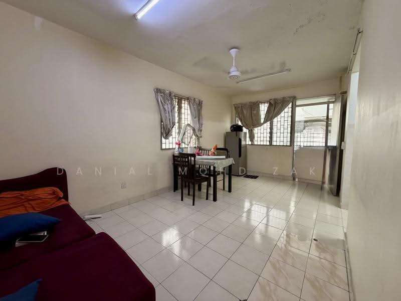 Rumah Flat untuk Dijual di Pangsapuri Seroja - Danial Mohd Zaki - Living Room - PropertyGuru.com.my