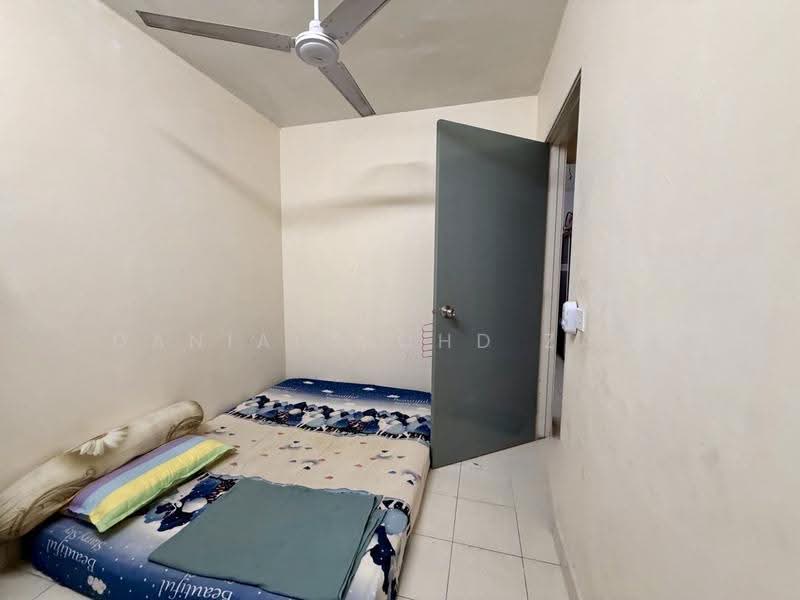Rumah Flat untuk Dijual di Pangsapuri Seroja - Danial Mohd Zaki - Bedroom - PropertyGuru.com.my