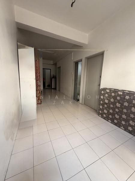 Pangsapuri untuk Disewa di Vista - Danial Mohd Zaki - Corridor - PropertyGuru.com.my