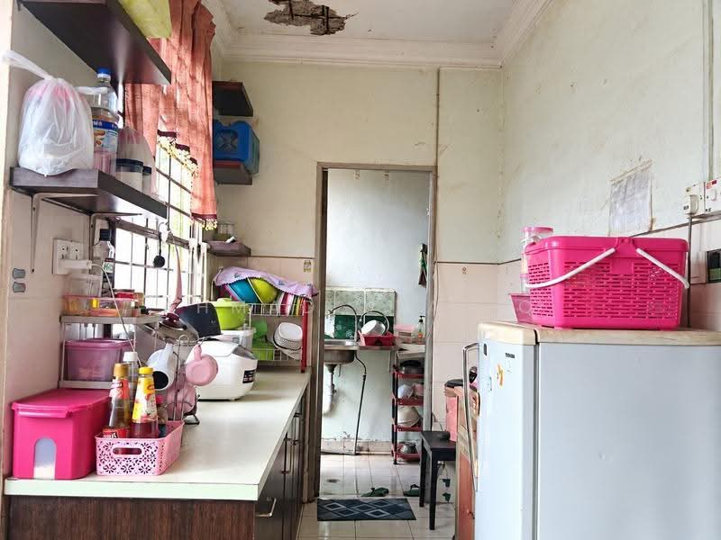 Apartment for Sale at University Apartment Phase 1 - AHMAD SYAFIQ - Kitchen - PropertyGuru.com.my