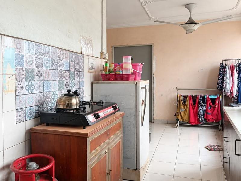 Apartment for Sale at University Apartment Phase 1 - AHMAD SYAFIQ - Kitchen - PropertyGuru.com.my