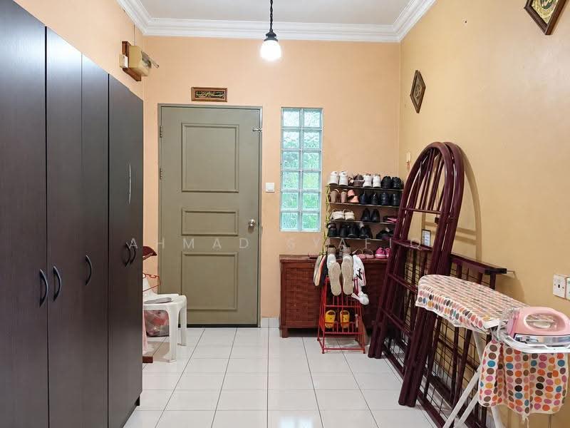 Apartment for Sale at University Apartment Phase 1 - AHMAD SYAFIQ - Entrance - PropertyGuru.com.my