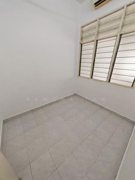 Rumah Teres 2-Tingkat untuk Dijual di Taman Pantai Emas (Klebang) - Ramona Tan - PropertyGuru.com.my