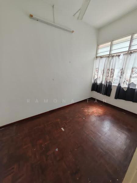 Rumah Teres 2-Tingkat untuk Dijual di Taman Pantai Emas (Klebang) - Ramona Tan - PropertyGuru.com.my
