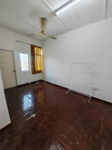 Rumah Teres 2-Tingkat untuk Dijual di Taman Pantai Emas (Klebang) - Ramona Tan - PropertyGuru.com.my