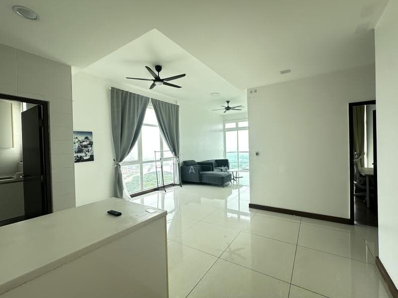Kediaman Servis untuk Dijual di Paragon Residences @ Straits View - Regina Khor - Living Room - PropertyGuru.com.my
