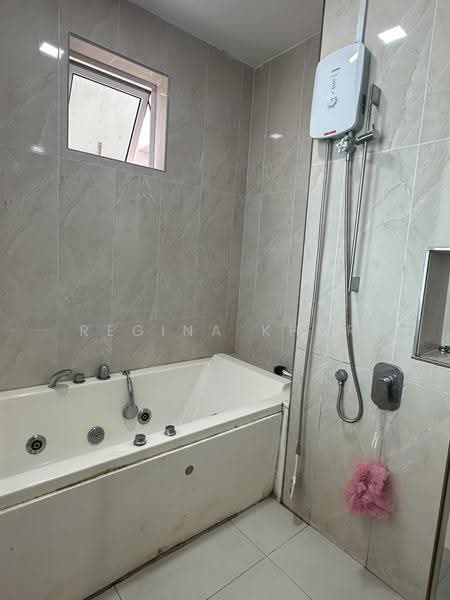 Kediaman Servis untuk Dijual di Paragon Residences @ Straits View - Regina Khor - Bathroom - PropertyGuru.com.my