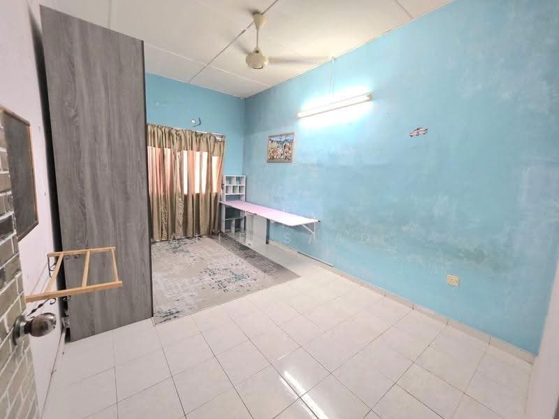 Rumah Teres untuk Dijual di Taman Bayu Perdana (Klang) - Alif Saad - Study - PropertyGuru.com.my