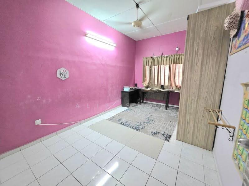 Rumah Teres untuk Dijual di Taman Bayu Perdana (Klang) - Alif Saad - Study - PropertyGuru.com.my