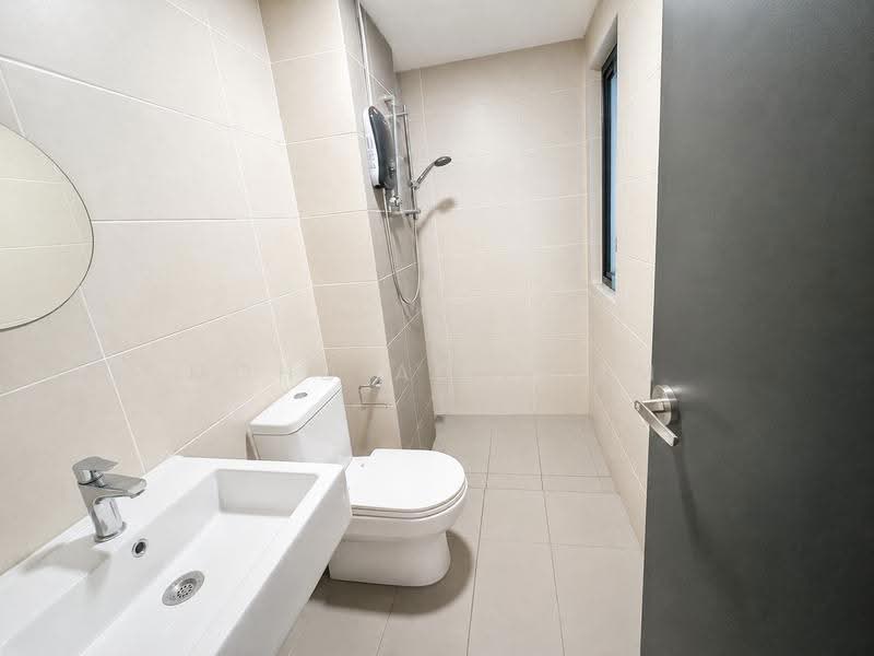Kediaman Servis untuk Dijual di Emira Residence - Mohd Adryzam - Bathroom - PropertyGuru.com.my