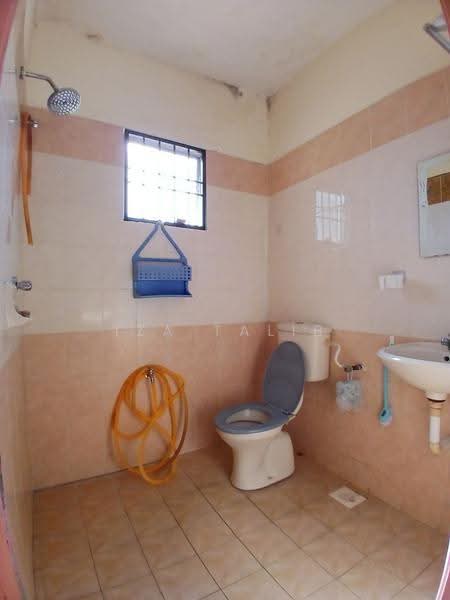 2-storey Terraced House for Sale in Simpang (Perak) - Iza Talib - Bathroom - PropertyGuru.com.my
