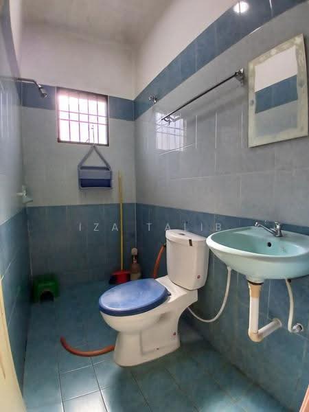 2-storey Terraced House for Sale in Simpang (Perak) - Iza Talib - Bathroom - PropertyGuru.com.my