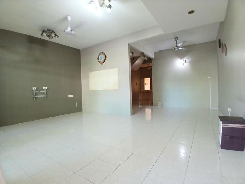 2-storey Terraced House for Sale in Simpang (Perak) - Iza Talib - Living Room - PropertyGuru.com.my