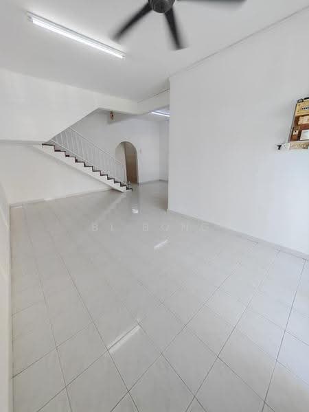 2-storey Terraced House for Sale in Taman Pantai Emas (Klebang) - BL Bong - Living Room - PropertyGuru.com.my
