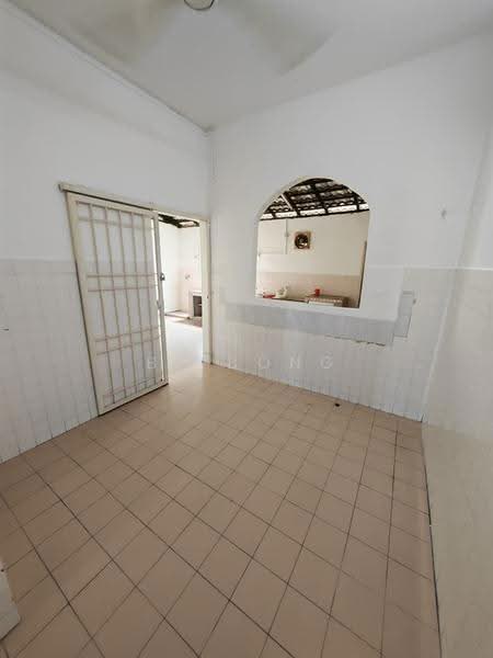 2-storey Terraced House for Sale in Taman Pantai Emas (Klebang) - BL Bong - Kitchen - PropertyGuru.com.my