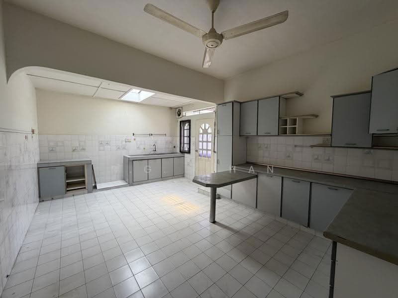 Rumah Berkembar untuk Dijual di SS 3, Taman Universiti (Petaling Jaya) - N.G. Kuhan - Kitchen - PropertyGuru.com.my