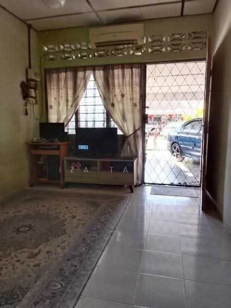 Rumah Teres 1-Tingkat untuk Dijual di Teluk Intan (Perak) - Iza Talib - Living Room - PropertyGuru.com.my