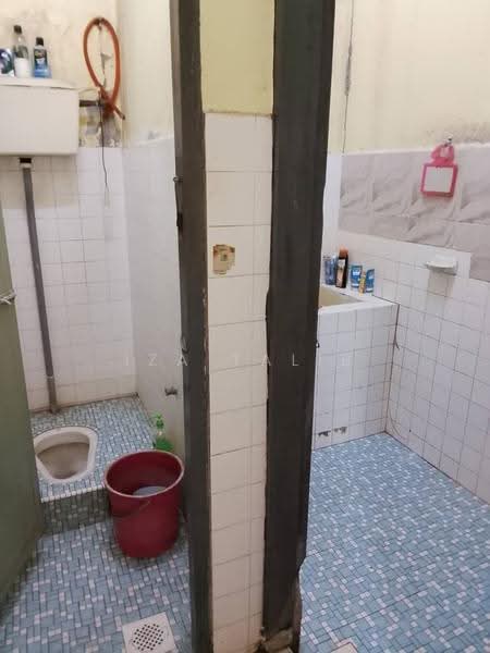 Rumah Teres 1-Tingkat untuk Dijual di Teluk Intan (Perak) - Iza Talib - Bathroom - PropertyGuru.com.my
