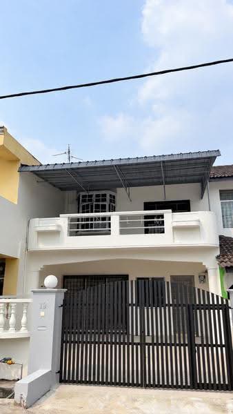 Rumah Teres 2-Tingkat untuk Dijual di Taman Bukit Kempas (Tampoi) - Win Lim - Exterior - PropertyGuru.com.my
