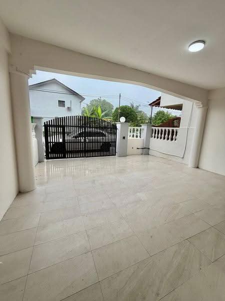 Rumah Teres 2-Tingkat untuk Dijual di Taman Bukit Kempas (Tampoi) - Win Lim - Exterior - PropertyGuru.com.my