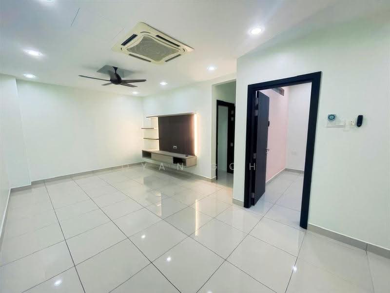 Rumah Teres untuk Dijual di Sungai Ara (Penang) - Qyan Goh - Living Room - PropertyGuru.com.my