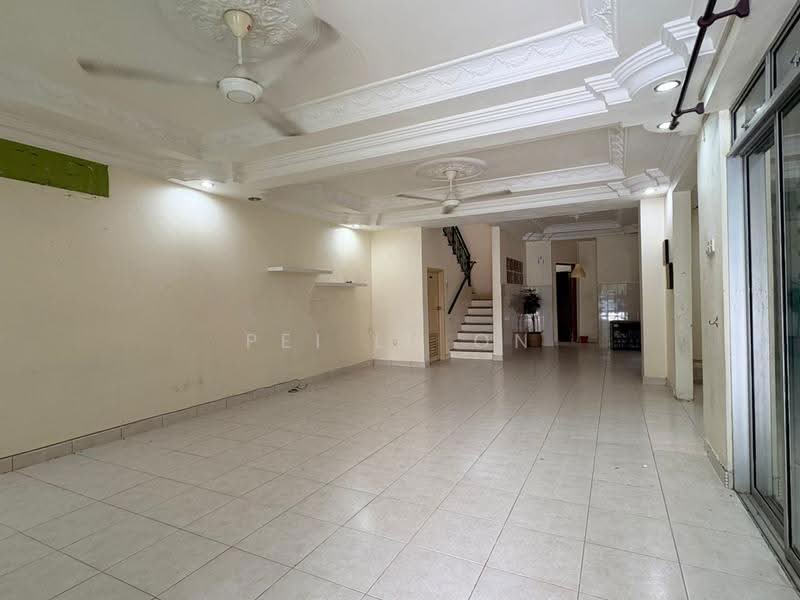 Rumah Teres 2-Tingkat untuk Dijual di Taman Nusa Damai (Pasir Gudang) - Pei Lu On - Living Room - PropertyGuru.com.my