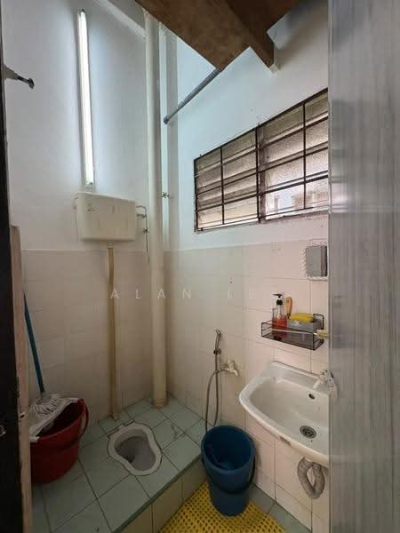 Kedai untuk Disewa di Danau Kota (Setapak) - Alan Lee - Bathroom - PropertyGuru.com.my