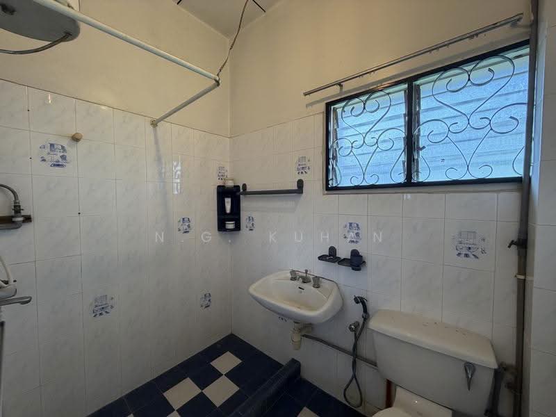 Bungalow House for Sale in Bukit Gasing (Petaling Jaya) - N.G. Kuhan - Bathroom - PropertyGuru.com.my