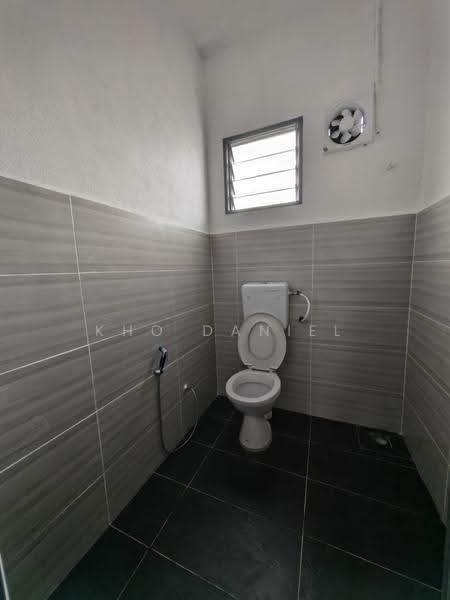 Shop / Office for Rent in Usj 2 (Subang Jaya) - Kho Daniel - Bathroom - PropertyGuru.com.my