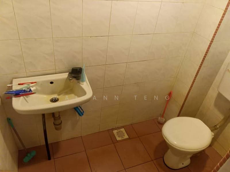 Apartment for Sale at Iris Apartment - Wai Ann Teng - Bathroom - PropertyGuru.com.my