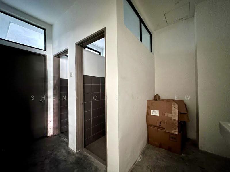Shop for Rent in Southkey (Johor Bahru) - Sheng Cheng Tiew - Bathroom - PropertyGuru.com.my