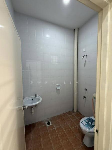 1-storey Terraced House for Rent in Taman Mount Austin (Tebrau) - Gwen Lim - Bathroom - PropertyGuru.com.my