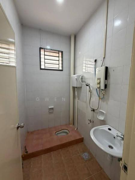 1-storey Terraced House for Rent in Taman Mount Austin (Tebrau) - Gwen Lim - Bathroom - PropertyGuru.com.my