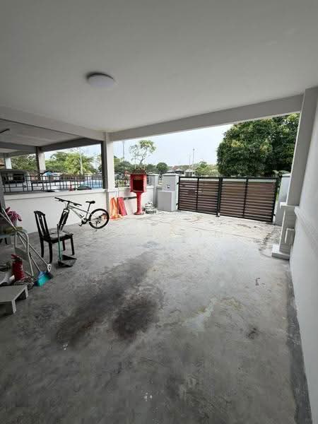 1-storey Terraced House for Rent in Taman Mount Austin (Tebrau) - Gwen Lim - Car Park - PropertyGuru.com.my