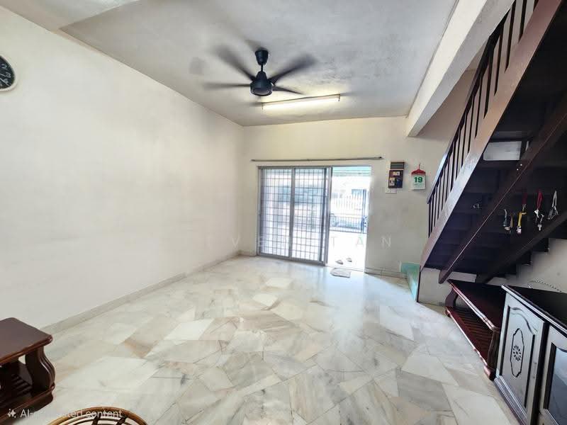 2-storey Terraced House for Sale in BANDAR PUCHONG JAYA (Puchong) - Steven Tan - Living Room - PropertyGuru.com.my