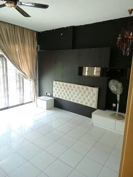 Rumah Berkembar untuk Dijual di Taman Kempas Utama (Tebrau) - Karl Lim - Bedroom - PropertyGuru.com.my