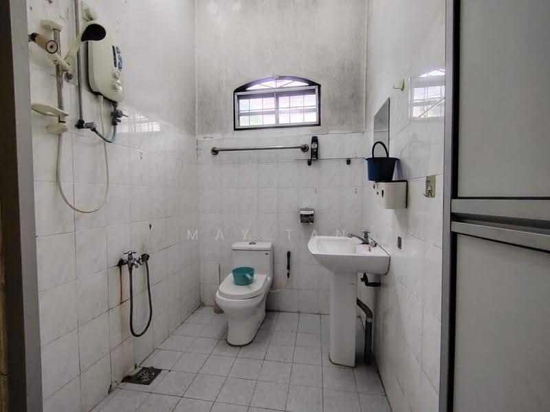 Semi-Detached House for Sale in Bandar Seri Impian (Kluang) - May Tan - Bathroom - PropertyGuru.com.my