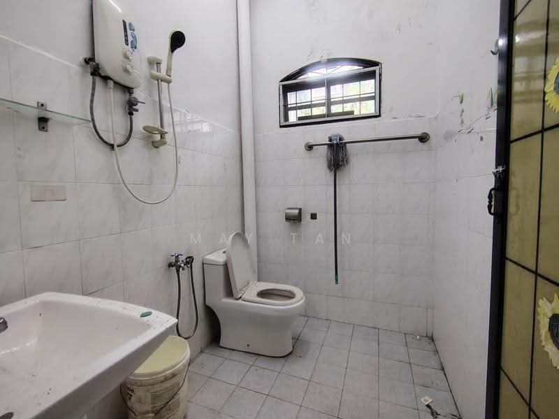 Semi-Detached House for Sale in Bandar Seri Impian (Kluang) - May Tan - Bathroom - PropertyGuru.com.my