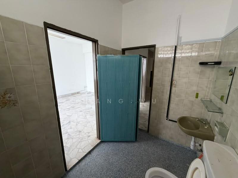 3-storey Terraced House for Sale in Ayer Itam (Penang) - Thang Wu - Bathroom - PropertyGuru.com.my