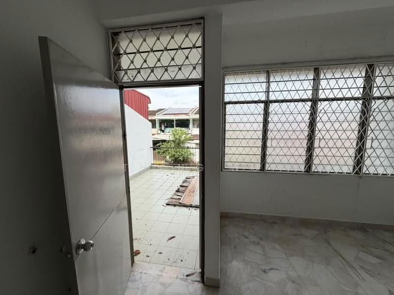 3-storey Terraced House for Sale in Ayer Itam (Penang) - Thang Wu - Balcony - PropertyGuru.com.my
