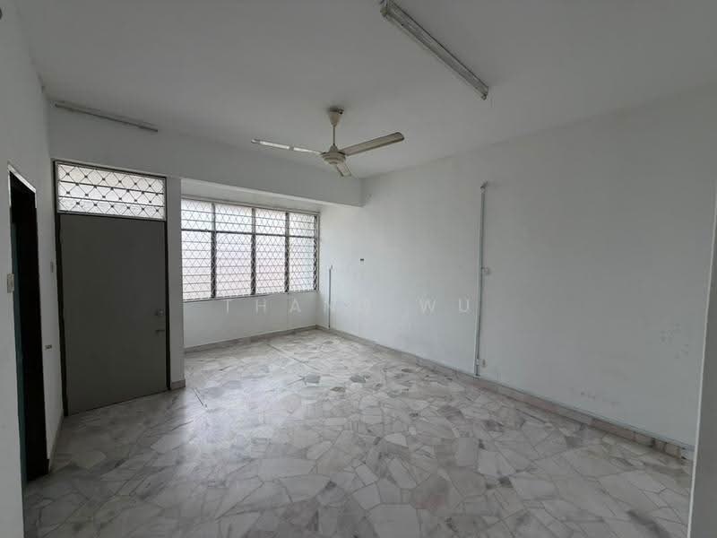 3-storey Terraced House for Sale in Ayer Itam (Penang) - Thang Wu - Living Room - PropertyGuru.com.my