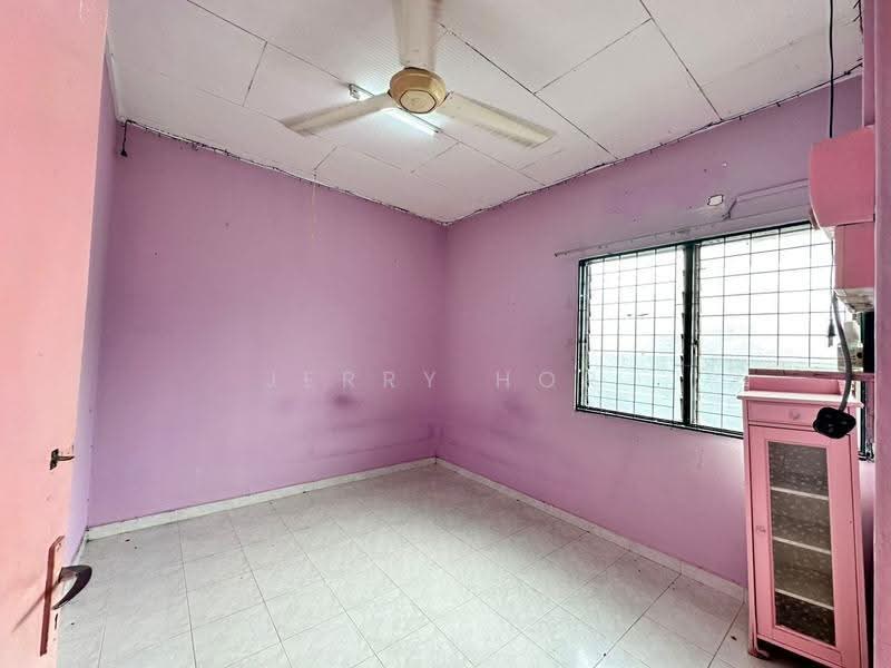 Rumah Flat untuk Disewa di Flat Bandar Selesa Jaya @ Jalan Silat Gayong - Jerry Hor - Bedroom - PropertyGuru.com.my