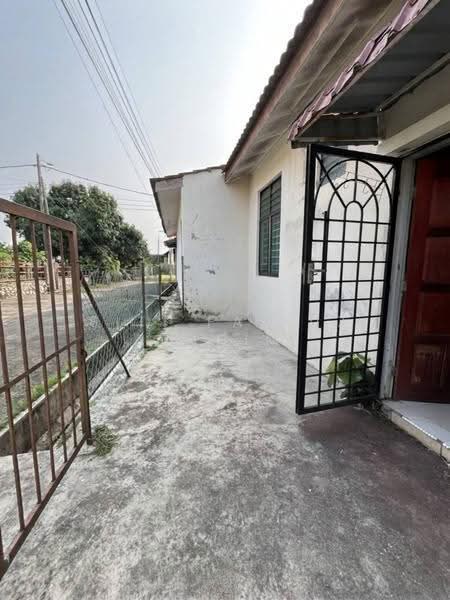 Rumah Teres untuk Dijual di Bukit Beruang (Bukit Baru) - Siti Fairuz Rahim - Exterior - PropertyGuru.com.my