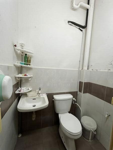 Rumah Teres untuk Dijual di Bukit Beruang (Bukit Baru) - Siti Fairuz Rahim - Bathroom - PropertyGuru.com.my